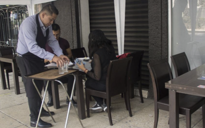 LISTA LA LEY PARA QUE `PROPINEROS` TENGAN SALARIO; MESEROS Y DESPACHADORES DE GASOLINA ENTRE ELLOS